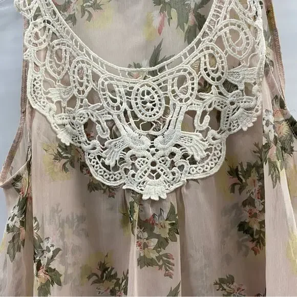 Rue21 Women’s Size Medium Tank Top Pink Floral Print Semi-Sheer Lace Yoke​ - Picture 2 of 4